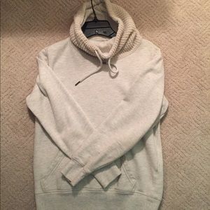 Crown neck sweatshirt